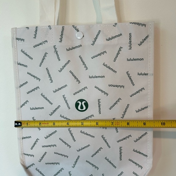 Lululemon reusable gift bag - Picture 3 of 5